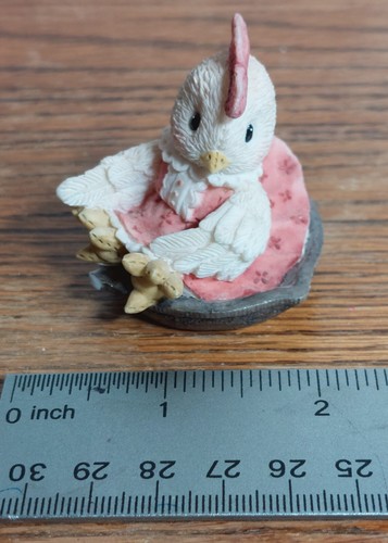 Figurina vintage 1996 Enesco by Mary Rhyner-Nadig "You Warm My Heart" in resina gallina in padella - Foto 8 di 8