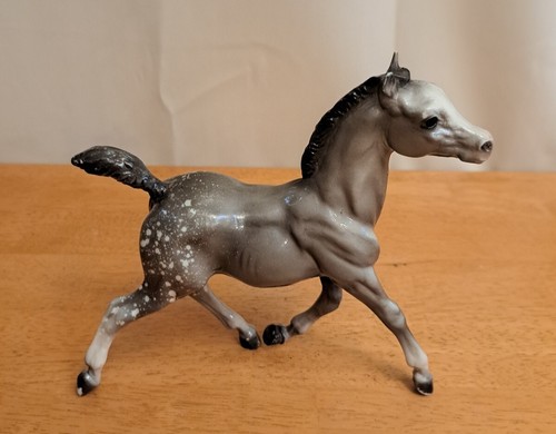 Breyer Pferd #133 Lauffohlen Spice Glossy Dapple dunkelgrau Appaloosa 1970-73 - Bild 1 von 9