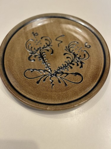 Maple City Pottery Salt Glaze Plate Stoneware Bow Design Tan W/Navy Accents - Picture 7 of 9