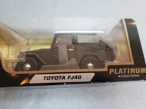 MotorMax Toyota 1:24 FJ40 Land Cruiser, Platinum Collection, New, Hunter Green - Picture 5 of 7