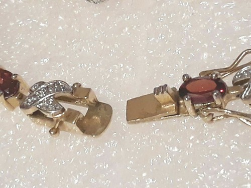 clear and red stones goldtone 7.5" bracelet with safety lock + matching earrings - Picture 2 of 11