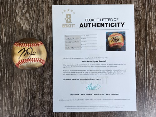 Mike Trout Autographed Gold Baseball Beckett - Picture 3 of 3