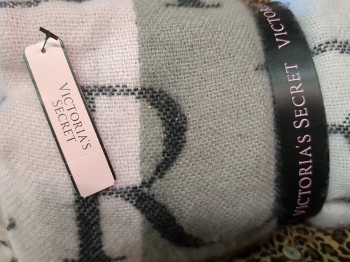 Victoria's Secret RARE 2016 Limited Ed Pink Gray White Blanket 50x60" SOOO SOFT! - Picture 5 of 7