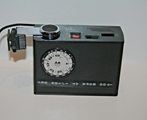 Yashica Electro 35 GSN w/PRO 50 DX FLASH Yashinon DX 45mm f/ 1..7 Lens - Picture 3 of 12