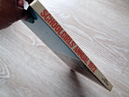 Schoolgirls Annual 1972 - Vintage Hardback Book - Unclipped - Picture 3 of 8