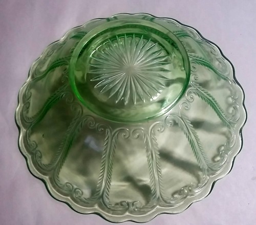 Vintage Glas grüne Vertiefung überbackene Servierschale unbekanntes Muster 9,25" - Bild 10 von 11