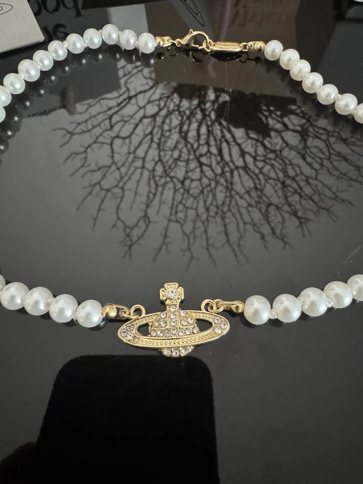 VIVIENNE WESTWOOD MINI BAS RELIEF PEARL CHOKER ORB PENDANT NECKLACE - Immagine 2 di 4