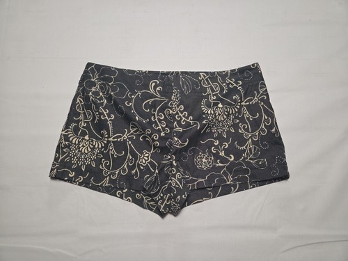Express Shorts Damen 9/10 schwarz Blumenmuster Stretch vorne flach minimale Gebrauchsspuren
