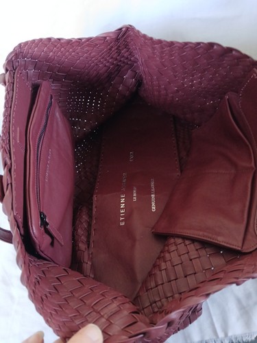 Hermoso bolso de mano grande de cuero tejido con ancla Etienne Aigner Irena en rojo - Imagen 15 de 16