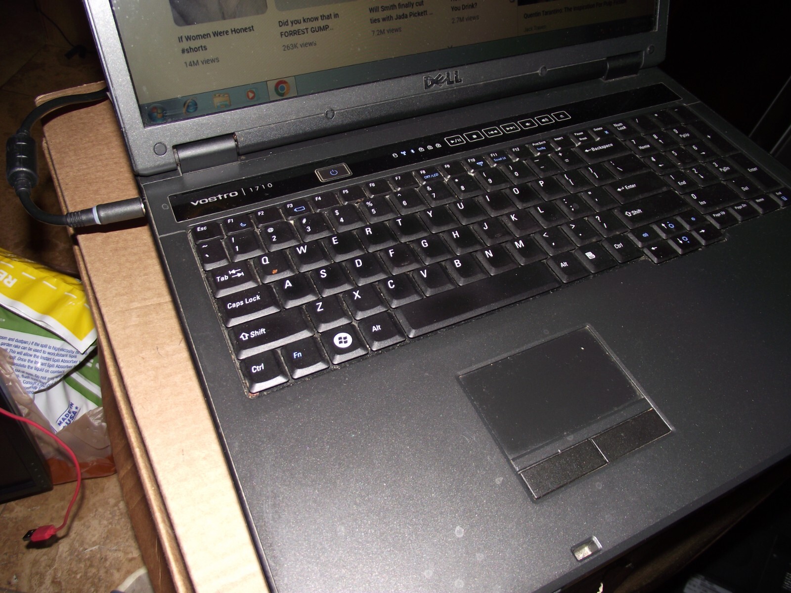 DELL Vostro 1710 Laptop ~ 17" Screen ~ Intel Core 2 Duo - Picture 2 of 2