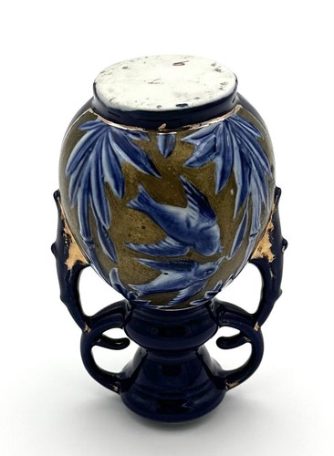 VINTAGE/ANTIQUE COBALT BLUE, GOLD, SWALLOW BIRDS DOUBLE HANDLE PORCELAIN VASE 5” - Picture 7 of 15