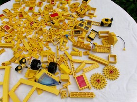 LEGO BULK LOT 1KG 850 YELLOW 1kg200 window door brick wheel