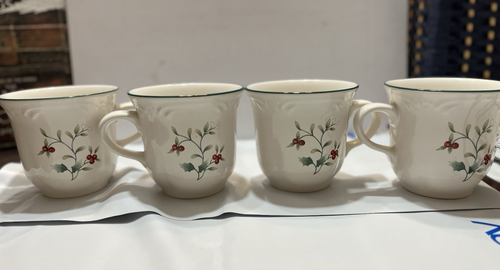 Set of 4 Colorful Pfaltzgraff Winterberry Christmas Holiday Coffee Cups Mugs