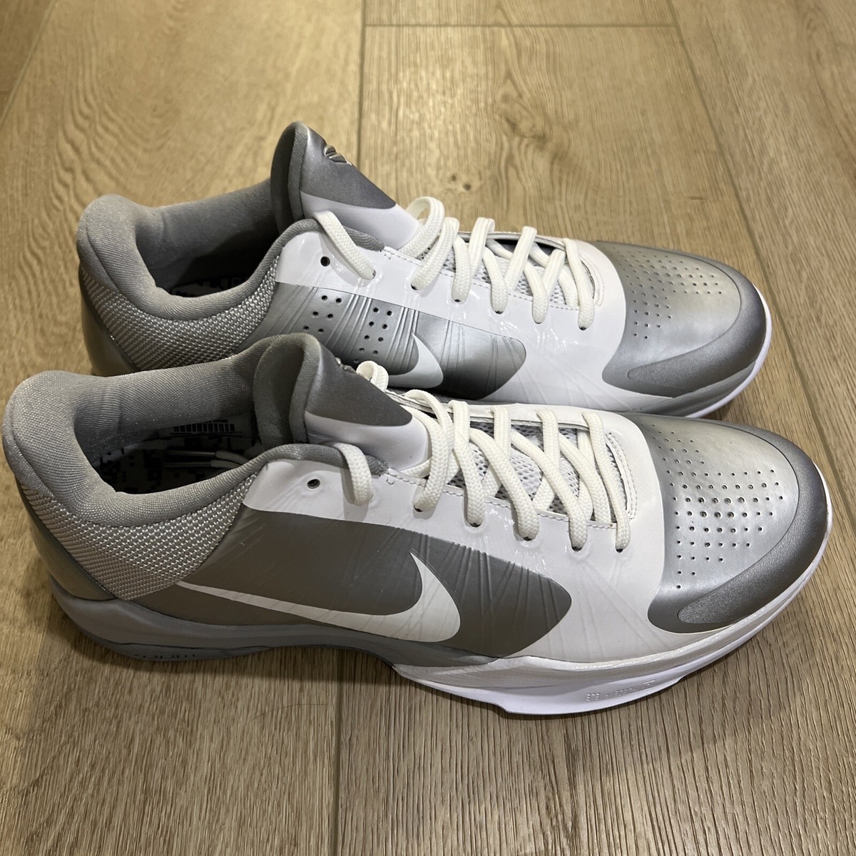Nike Zoom Kobe V 5 Size 11.5 TB Team Bank Silver White ￼ Metallic