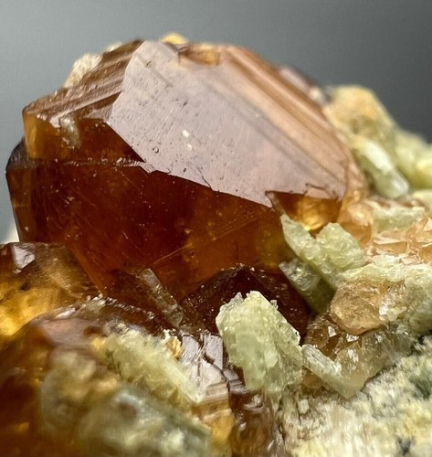 Cristaux de Grenats Grossulaire du Pakistan, sur gangue/59,8 grammes - Imagen 6 de 13