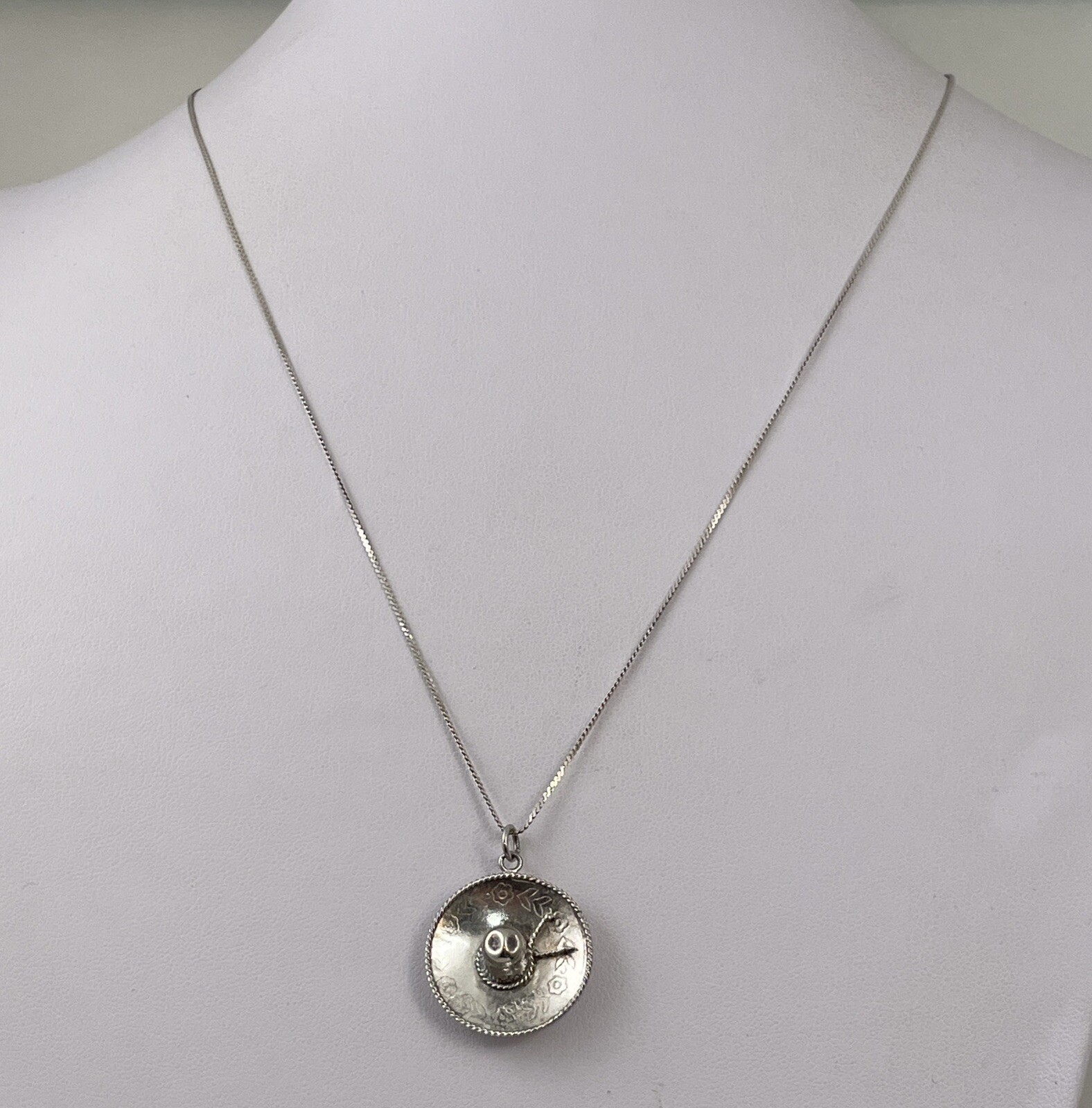 925 Sterling Silver Mexico sombrero hat Necklace 20” Gem