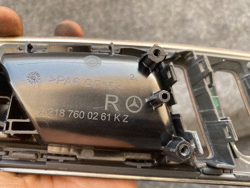 ✔MERCEDES W218 CLS550 PUERTA DELANTERA DERECHA INTERIOR MANIJA DE PUERTA CON MOLDURA OEM - Imagen 9 de 9