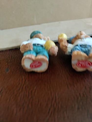 2 RESIN MINIATURE DECORATIVE BEARS PLAYING TENNIS - Picture 6 of 7