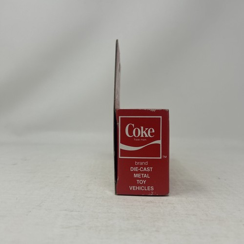 LLEDO - DAYS GONE - DG26002b CHEVROLET BOTTLE DELIVERY VEHICLE - COCA-COLA - MIB - Picture 2 of 6