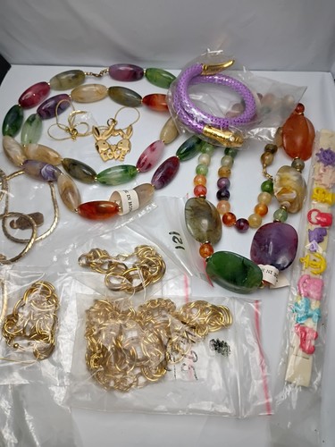 Lotto misto 30 pezzi vintage NOS anni 80 bigiotteria moda varietà lotto anni 70 80 tenuta - Foto 11 di 17
