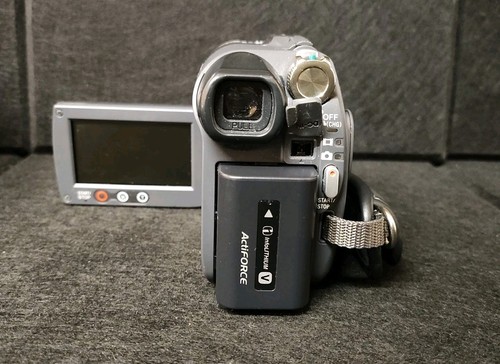 Sony Handycam DCR-DVD205 Camcorder NightShot Handheld DVD CCD Sensor TESTED - Picture 15 of 22