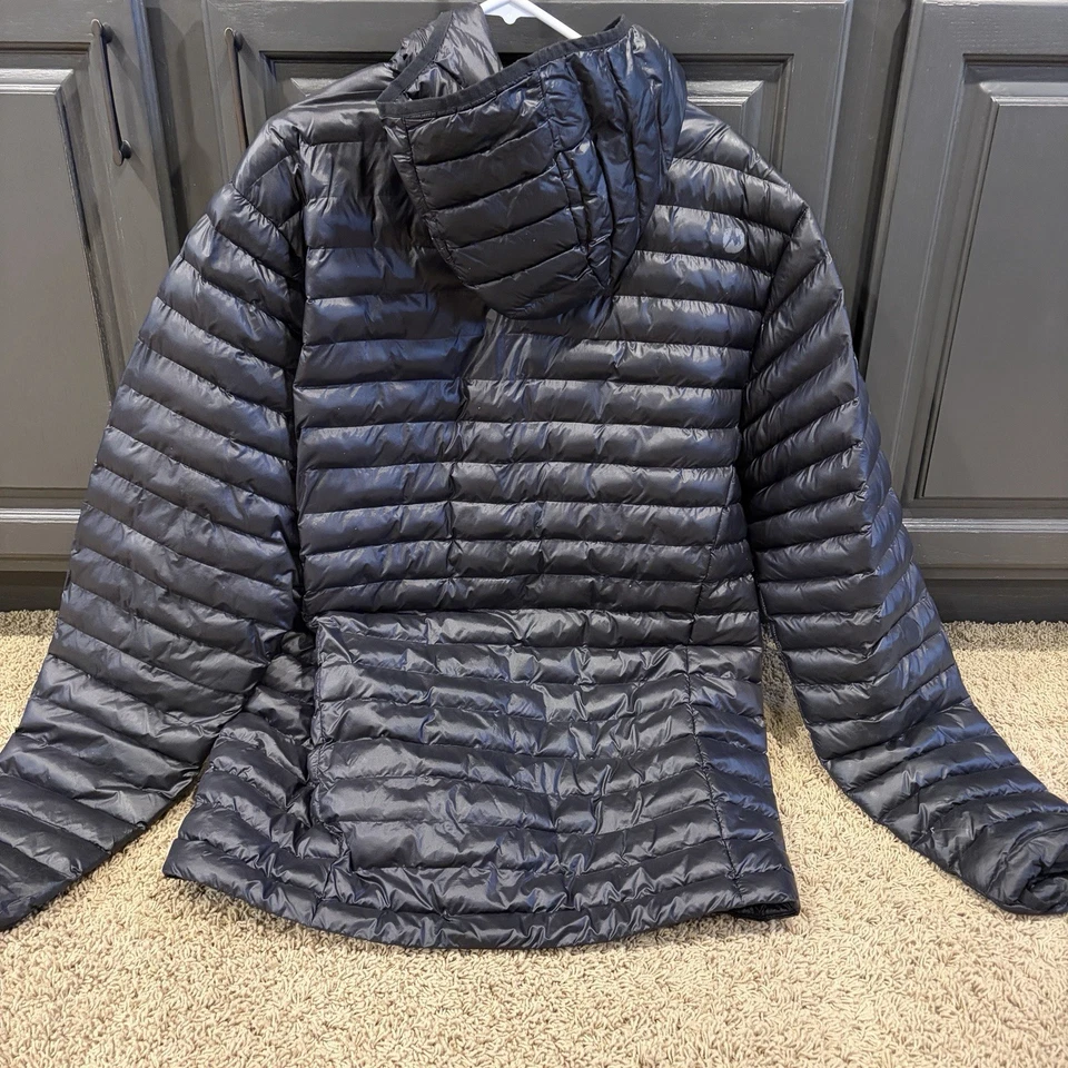 Men’s Marmot Down Puffer Hoodie XXL - Image 4 of 4