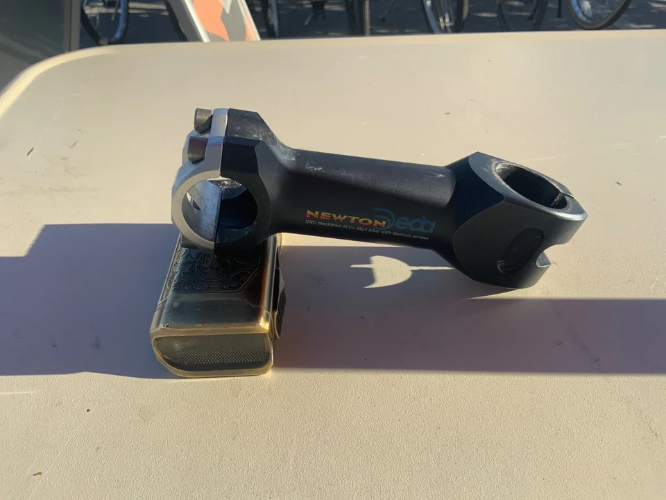 Vástago Deda Newton, 120 mm de longitud, para tubo de dirección de 1 1/8", barra de 26 mm, tornillos Ti Foto 2 de 4