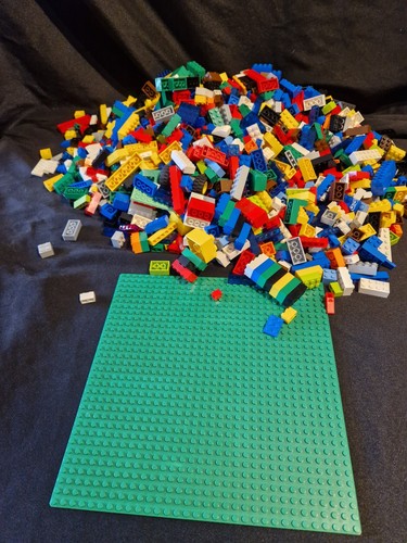 Genuine Lego Bundle 3.2 kg with one 32x32 stud base - Picture 3 of 6