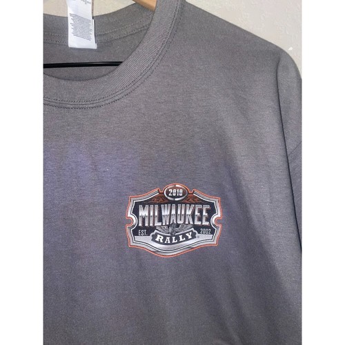 Camiseta Milwaukee Rally Motociclista Semana Gráfica Gris 2019 Camiseta L Grande Nueva con Etiquetas - Imagen 3 de 10