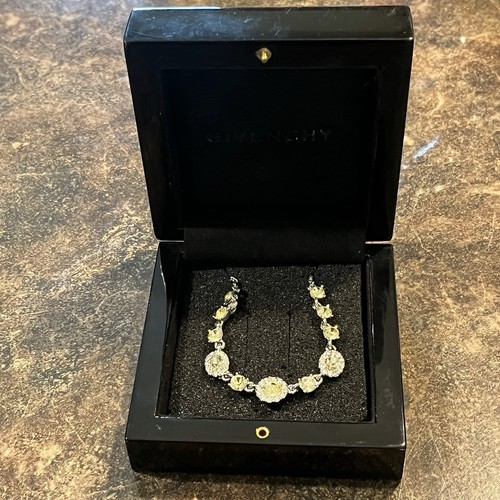 GIVENCHY Silver Tone Citrine Crystal Collar Necklace Macy’s NEW never Worn