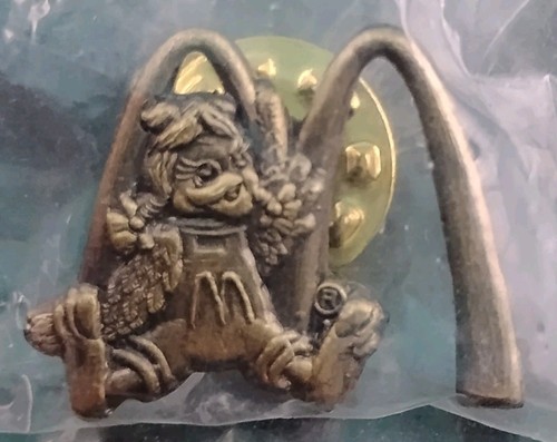 McDonald's Pin Birdie Golden Arches Bronze Finish Crew Retro Vintage - Picture 2 of 3