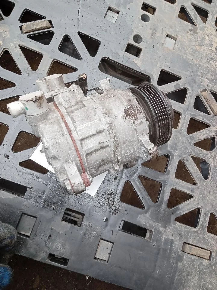 Compresor de aire acondicionado usado se adapta a: BMW 428I 2016 SDN grado A Foto 4 de 4