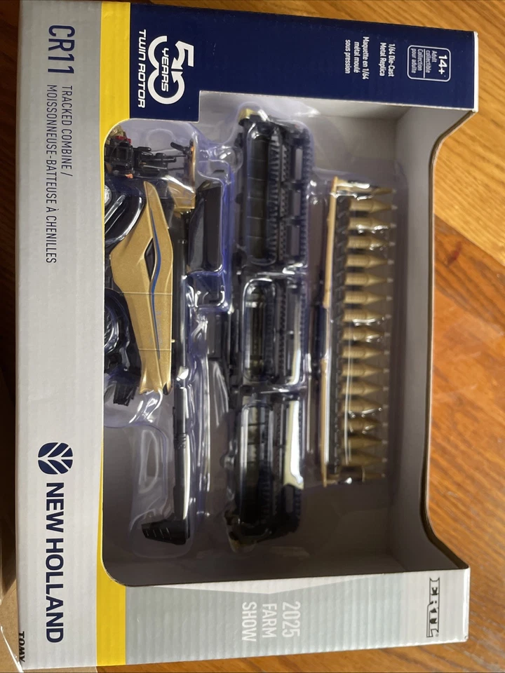 Rare Gold Chase New Holland CR11 Combine W/Corn & Draper Head 2025 Farm Show - Image 4 of 4