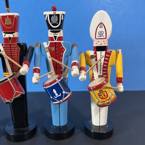 Juego de 4 figuras de soldados de Navidad de madera Patrick Jacobs - Imagen 3 de 7