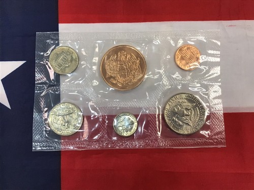 1973-P Official US Mint Souvenir Set as pictured. - Picture 2 of 2