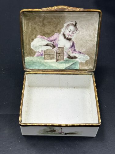 Antique French or German Porcelain Snuff Box Hand Painted Romance Country Scene - Picture 3 of 17