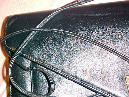 SAC A MAIN authentique GIVENCHY - CUIR NOIR - SAC BANDOULIÈRE CROIX le plus cher