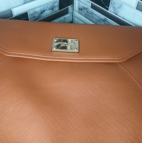 Michael Kors (MK) Brown/Tan Laptop Sleeve Case 13.5x9.5" 2 snaps, Beige - Picture 21 of 21