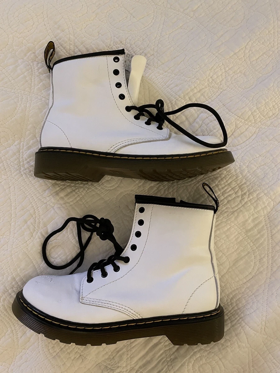 White doc top martens fake