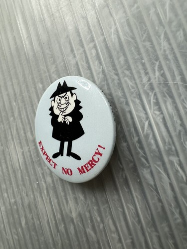 vintage PINBACK BUTTON - BORIS BADENOV Expect No Mercy! 1984 Jay Ward Bullwinkle - Picture 2 of 7