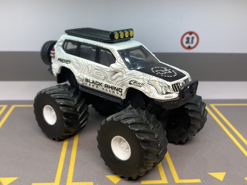 2005 Toyota Land Cruiser Prado Lifted 4x4 Truck 1/64 Diecast Custom Hot Wheels - Picture 3 of 12
