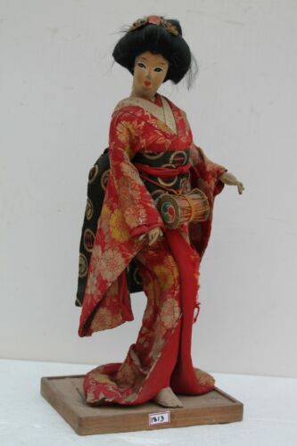 POUPÉE GEISHA ANCIENNE FABRIQUÉE AU JAPON, SUR SUPPORT D'ORIGINE ET VÊTEMENTS ORIGINAUX NH1813 - Photo 1 sur 11