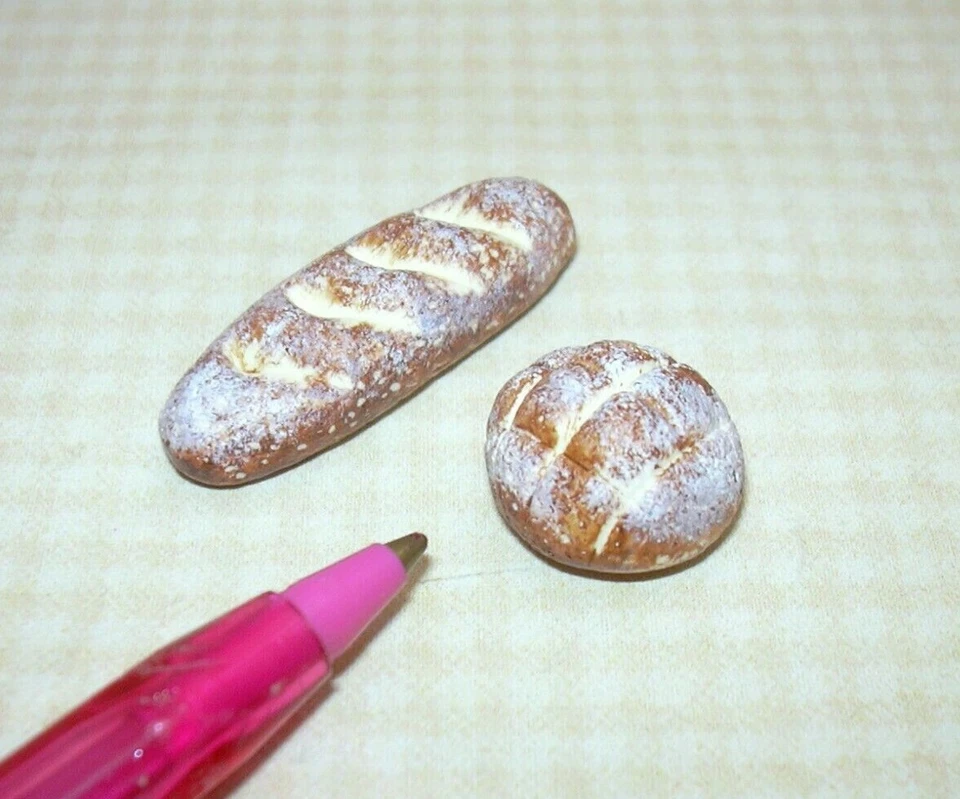TOWN SQUARE MINIATURES Miniature Pair of Economical Bread Loaves, Long/Round: DOLLHOUSE 1:12
