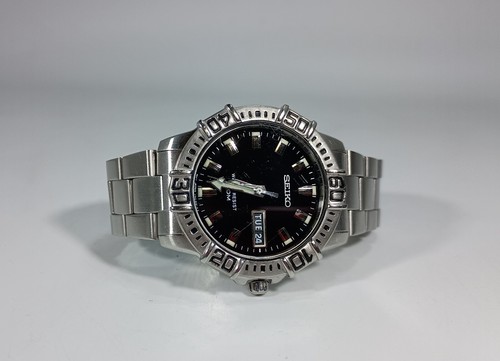 Vintage Seiko Quartz Day Date V743-8080 Watch w/Lume w/Storage Box, Black Pillow - Picture 8 of 14