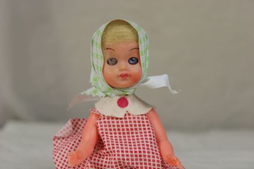 B10/ Vintage Puppe Püpplein aus Kunststoff mit Kleidung - CS , Made in Italy /44 - Bild 9 von 9