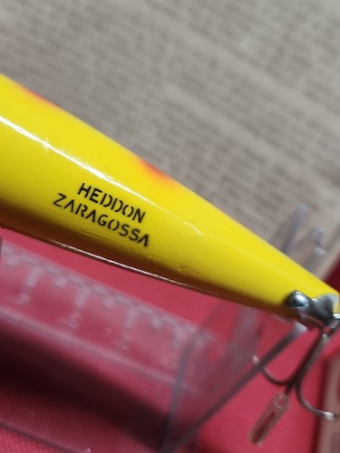 1994 NUEVO Señuelo de pesca Heddon Dowagiac Zaragoza amarillo con ojos de vidrio - Imagen 11 de 20