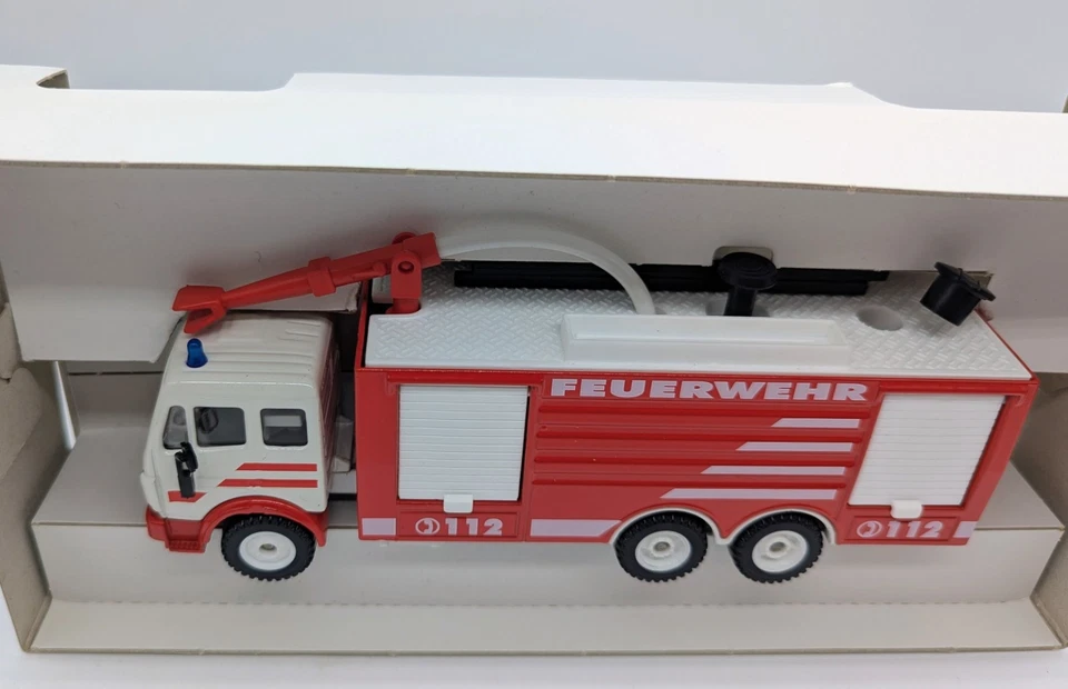 Siku 3429 Mercedes Benz Sk Fire Brigade Ziegler Tank Fire Truck Boxed  - Image 3 of 4