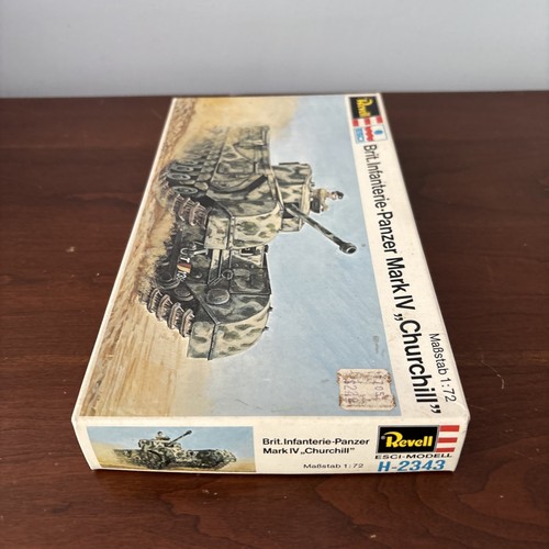 Revell Model Kit Brit. Infanterie-Panzer Mark IV Churchill Tank H-2343 1:72 - Picture 5 of 8