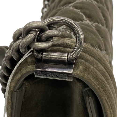 Chanel Old Medium Boy Bag – Dark Olive Green Quilted Velvet sliver hardware - Picture 14 of 22