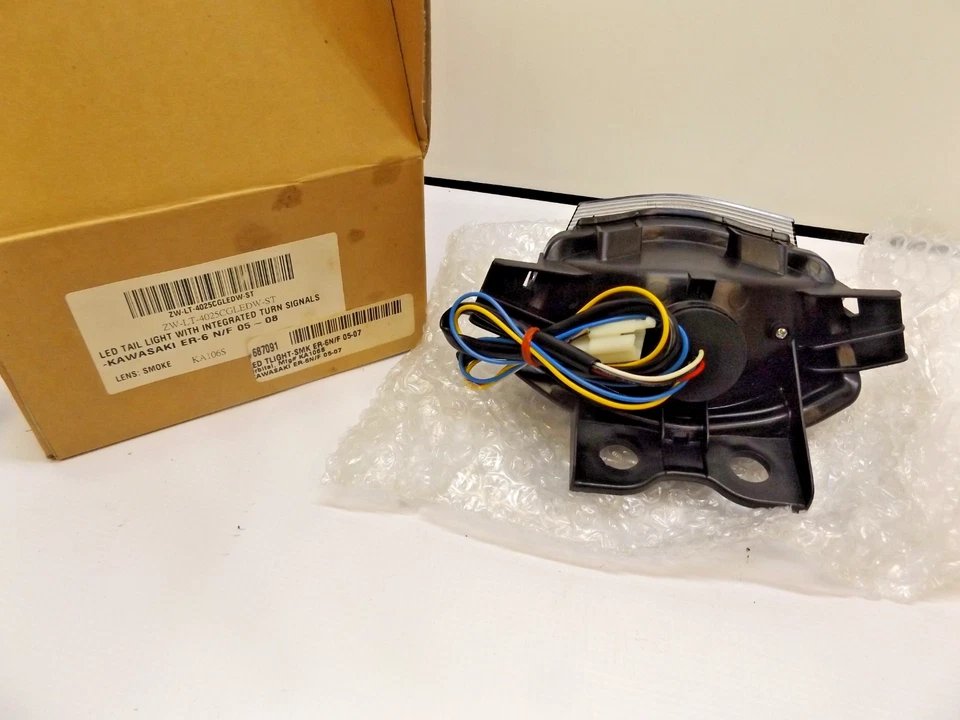 NOS AKO RACING KA106S LUZ TRASERA LED HUMO CON INTERMITENTES KAWASAKI ER-6N/F Foto 2 de 2